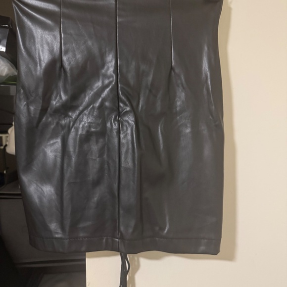 Women’s Lace Mini Skirt - Picture 2 of 2